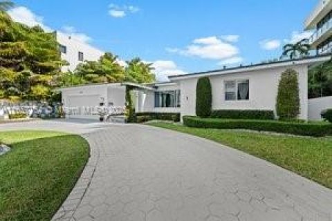 Купить виллу или дом в Майами, Флорида 4 спальни, 216.83м2, № 1695772 - фото 2