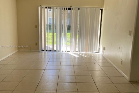 Copropriété à vendre à Coral Springs, Floride: 2 chambres, 91.6 m2 № 1975017 - photo 2