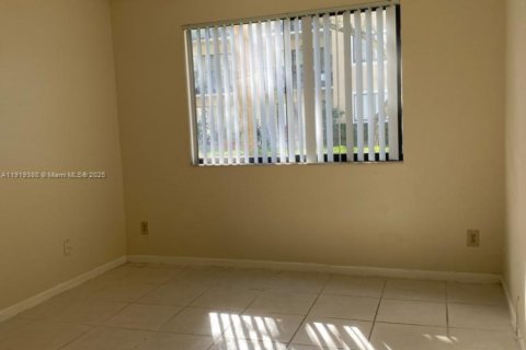 Copropriété à vendre à Coral Springs, Floride: 2 chambres, 91.6 m2 № 1975017 - photo 4