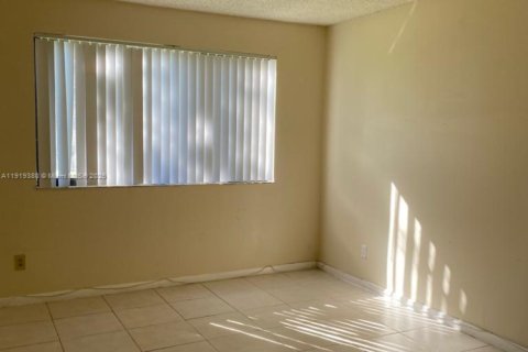 Copropriété à vendre à Coral Springs, Floride: 2 chambres, 91.6 m2 № 1975017 - photo 5