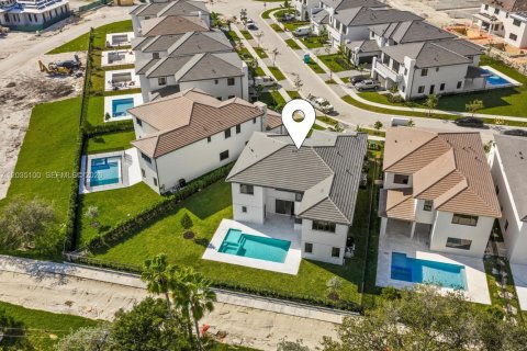 Снять в аренду виллу или дом в Майами, Флорида 5 спален, 389.91м2, № 2085159 - фото 28
