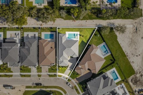 Снять в аренду виллу или дом в Майами, Флорида 5 спален, 389.91м2, № 2085159 - фото 16