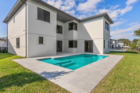 Снять в аренду виллу или дом в Майами, Флорида 5 спален, 389.91м2, № 2085159 - фото 10