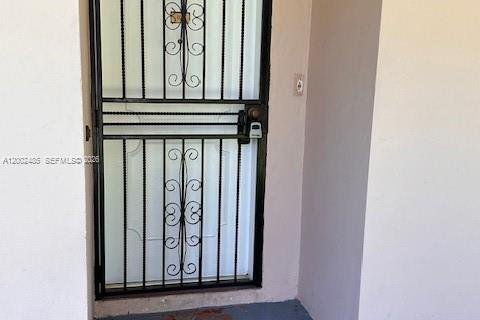 Condo à Hialeah, Floride, 2 chambres  № 2170348