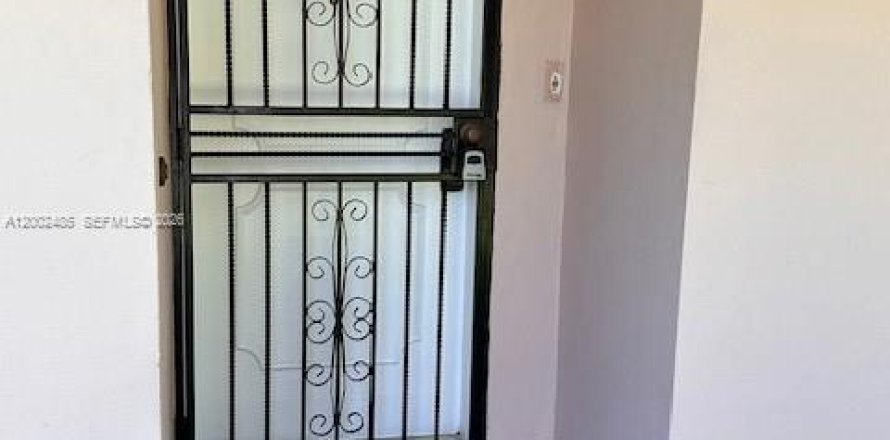 Condo à Hialeah, Floride, 2 chambres  № 2170348