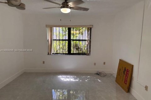 Copropriété à louer à Hialeah, Floride: 2 chambres, 87.14 m2 № 2170348 - photo 9