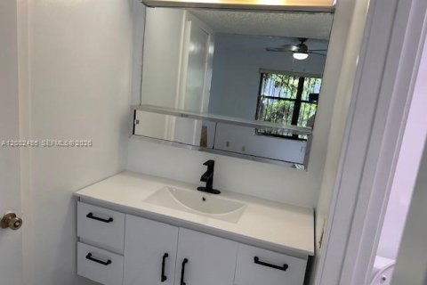 Copropriété à louer à Hialeah, Floride: 2 chambres, 87.14 m2 № 2170348 - photo 11