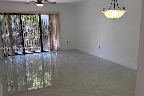 Copropriété à louer à Hialeah, Floride: 2 chambres, 87.14 m2 № 2170348 - photo 4