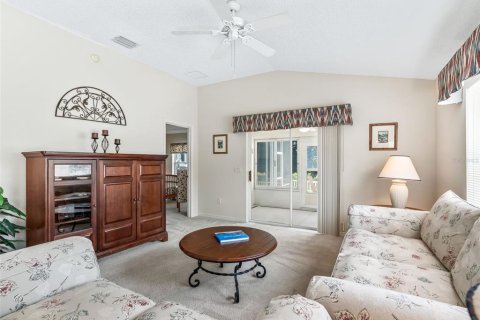 House in The Villages, Florida 3 bedrooms, 127.46 sq.m. № 2349965 - photo 17