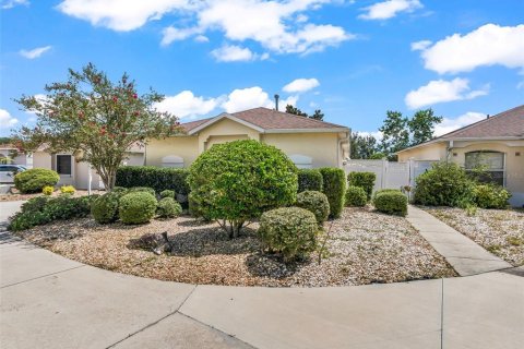 House in The Villages, Florida 3 bedrooms, 127.46 sq.m. № 2349965 - photo 6