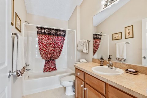 House in The Villages, Florida 3 bedrooms, 127.46 sq.m. № 2349965 - photo 26