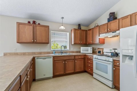House in The Villages, Florida 3 bedrooms, 127.46 sq.m. № 2349965 - photo 9
