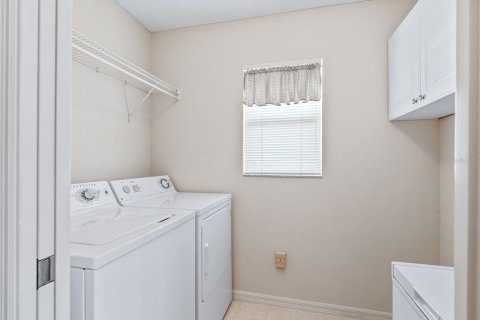 House in The Villages, Florida 3 bedrooms, 127.46 sq.m. № 2349965 - photo 29