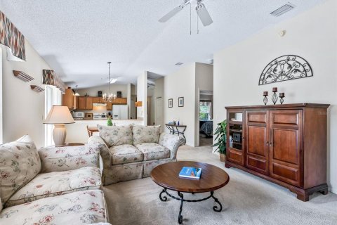 House in The Villages, Florida 3 bedrooms, 127.46 sq.m. № 2349965 - photo 15