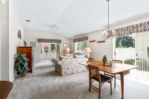 House in The Villages, Florida 3 bedrooms, 127.46 sq.m. № 2349965 - photo 14