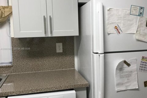 Copropriété à vendre à Hialeah, Floride: 2 chambres, 69.58 m2 № 2067831 - photo 2
