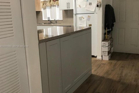 Copropriété à vendre à Hialeah, Floride: 2 chambres, 69.58 m2 № 2067831 - photo 3