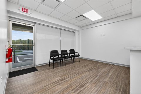 Commercial property in Largo, Florida 438.68 sq.m. № 2207982 - photo 9