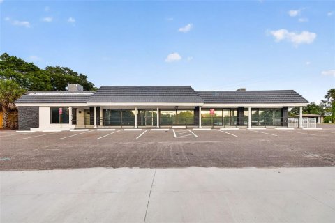 Commercial property in Largo, Florida 438.68 sq.m. № 2207982