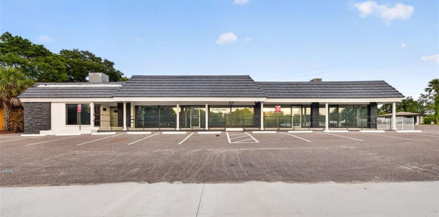 Commercial property in Largo, Florida 438.68 sq.m. № 2207982