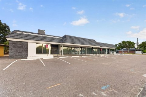 Commercial property in Largo, Florida 438.68 sq.m. № 2207982 - photo 2