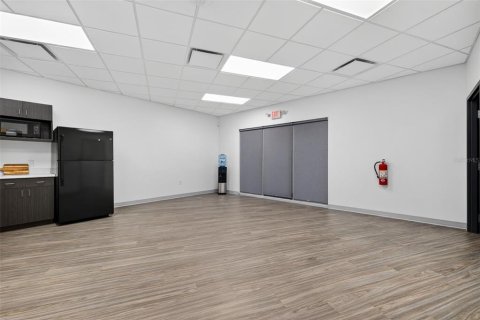 Commercial property in Largo, Florida 438.68 sq.m. № 2207982 - photo 11
