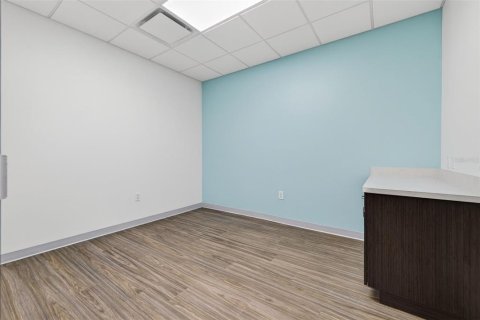 Commercial property in Largo, Florida 438.68 sq.m. № 2207982 - photo 19