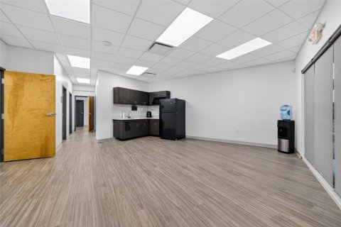 Commercial property in Largo, Florida 438.68 sq.m. № 2207982 - photo 12