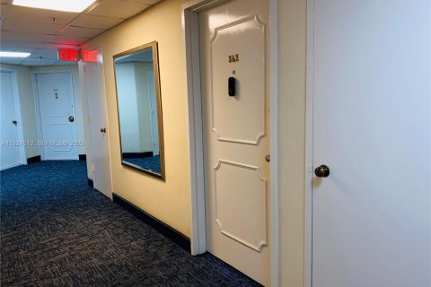 Condominio en venta en Miami, Florida, 53.88 m2 № 1984515 - foto 16