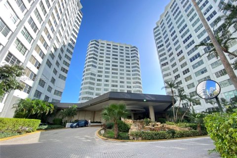 Condominio en venta en Miami, Florida, 53.88 m2 № 1984515 - foto 2