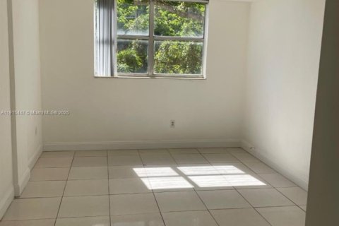 Купить кондоминиум в Норт-Майами, Флорида 1 спальня, 71.16м2, № 1970741 - фото 7