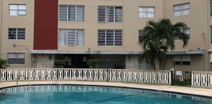 Кондоминиум с 1 спальней в Норт-Майами, Флорида № 1970741