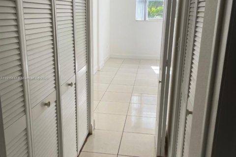 Купить кондоминиум в Норт-Майами, Флорида 1 спальня, 71.16м2, № 1970741 - фото 6