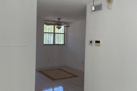 Купить кондоминиум в Норт-Майами, Флорида 1 спальня, 71.16м2, № 1970741 - фото 5