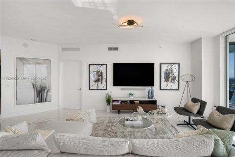 Condominio en venta en North Miami Beach, Florida, 2 dormitorios, 181.9 m2 № 2077234 - foto 23
