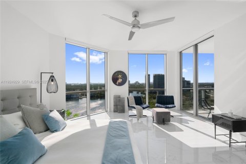 Condominio en venta en North Miami Beach, Florida, 2 dormitorios, 181.9 m2 № 2077234 - foto 29