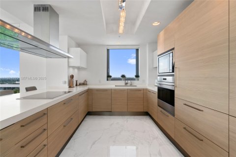 Condominio en venta en North Miami Beach, Florida, 2 dormitorios, 181.9 m2 № 2077234 - foto 16