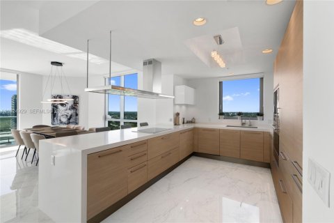 Condominio en venta en North Miami Beach, Florida, 2 dormitorios, 181.9 m2 № 2077234 - foto 18