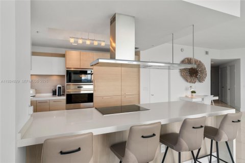 Condominio en venta en North Miami Beach, Florida, 2 dormitorios, 181.9 m2 № 2077234 - foto 21