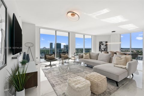 Condominio en venta en North Miami Beach, Florida, 2 dormitorios, 181.9 m2 № 2077234 - foto 8