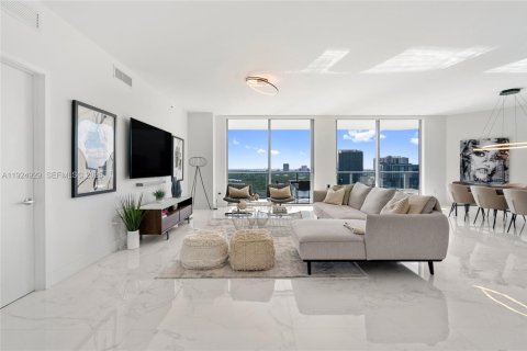 Condominio en venta en North Miami Beach, Florida, 2 dormitorios, 181.9 m2 № 2077234 - foto 7