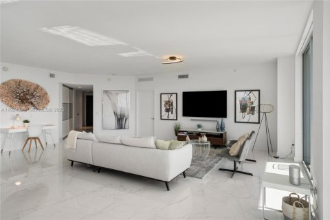 Condominio en venta en North Miami Beach, Florida, 2 dormitorios, 181.9 m2 № 2077234 - foto 24