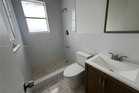 Condo in Hialeah, Florida, 4 bedrooms  № 2027881 - photo 12