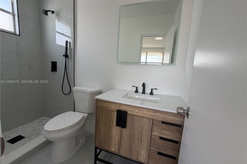 Condo in Hialeah, Florida, 4 bedrooms  № 2027881 - photo 11
