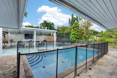 Villa ou maison à vendre à Cutler Bay, Floride: 4 chambres, 174.84 m2 № 2065186 - photo 30