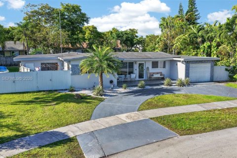 Villa ou maison à vendre à Cutler Bay, Floride: 4 chambres, 174.84 m2 № 2065186 - photo 3