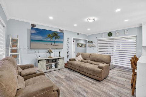 Villa ou maison à vendre à Cutler Bay, Floride: 4 chambres, 174.84 m2 № 2065186 - photo 5