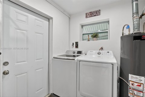 Villa ou maison à vendre à Cutler Bay, Floride: 4 chambres, 174.84 m2 № 2065186 - photo 23