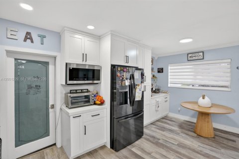 Villa ou maison à vendre à Cutler Bay, Floride: 4 chambres, 174.84 m2 № 2065186 - photo 11