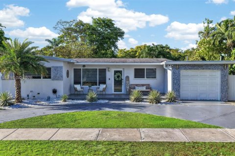 Villa ou maison à vendre à Cutler Bay, Floride: 4 chambres, 174.84 m2 № 2065186 - photo 2
